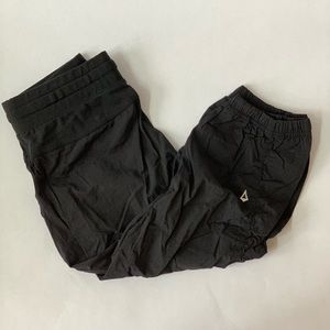Like new Ivivva Live to move pants crop.